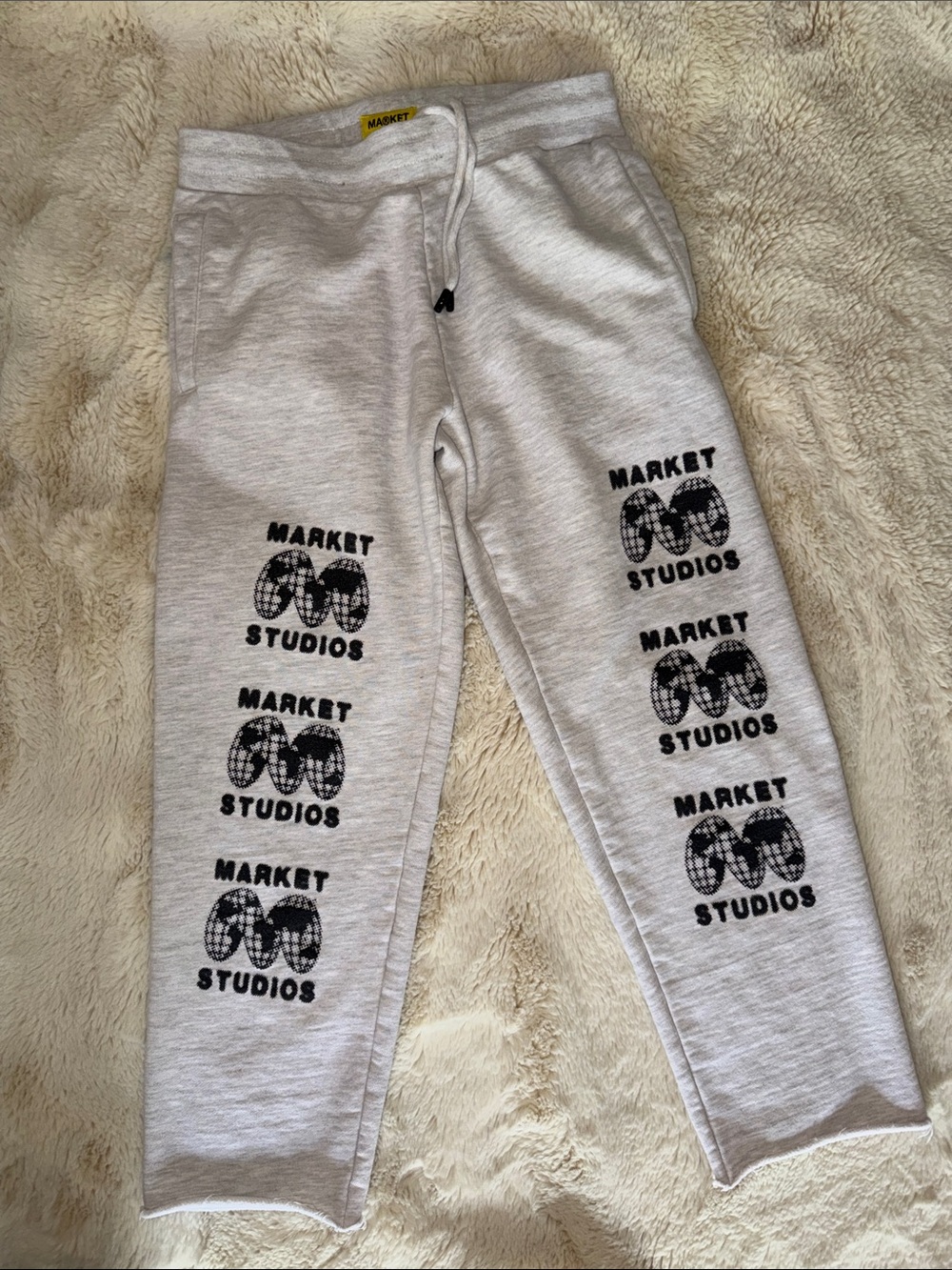 Market Studios LA Light Gray Graphic Sweatpants size: M